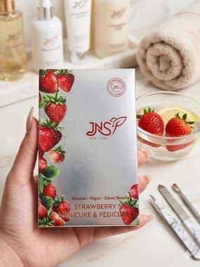 JNS Strawberry Spa Manicure & Pedicure Kit